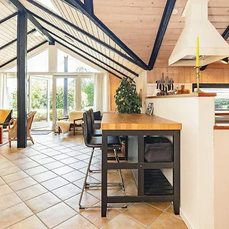 6 Person In Vaeggerlose-by Traum Bøtø By