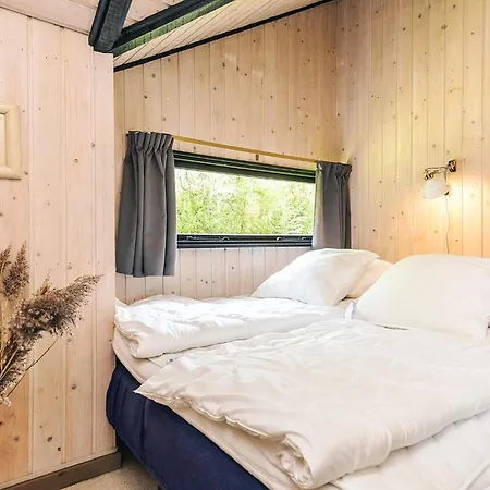 6 Person In Vaeggerlose-by Traum Ferienhaus Bøtø By